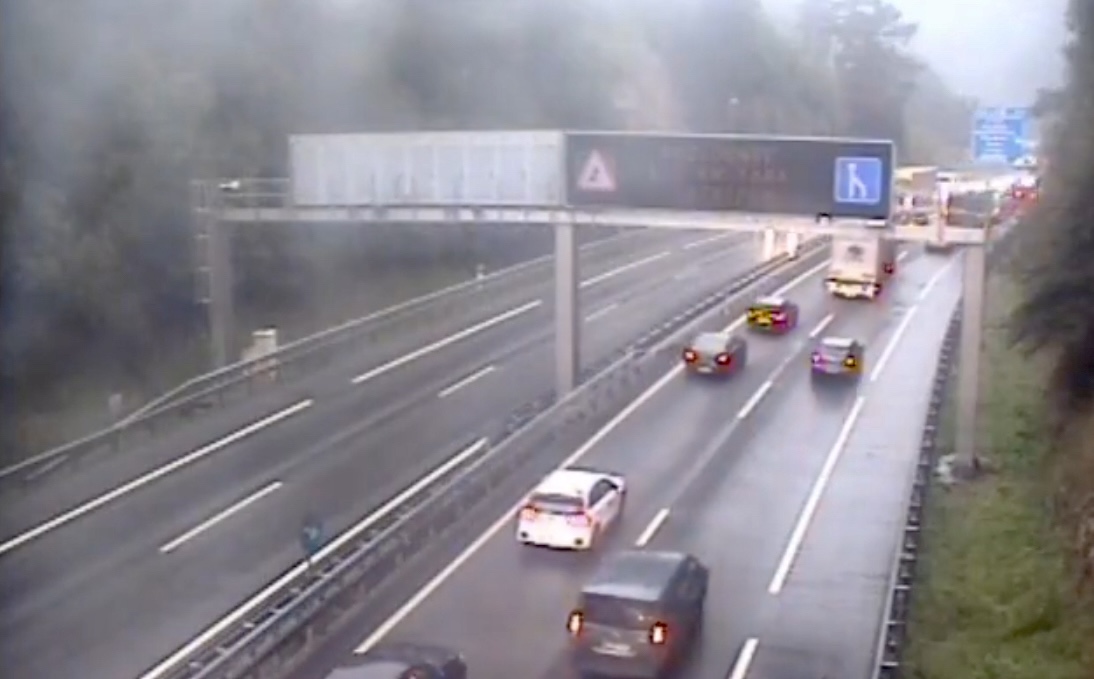 Lau zauritu AP-8an, Zornotzan, autoarekin irauli ostean