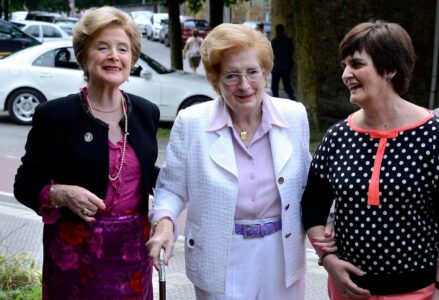 M. Rosario de Astola, Maria Concepcion de Astola eta Nerea Mujika egungo presidentea ARGAZKIA: Gerediaga