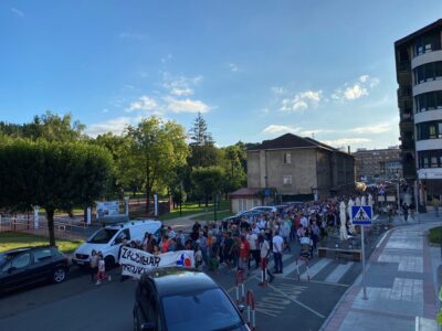 Joan den ostiralean Zaldibarren egindako manifestazioaren irudia