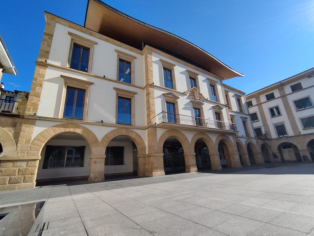 Interesatuek astelehen honetatik aurrera eman dezakete izena