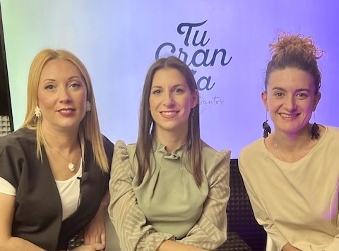 Zahira Salas, Tania Santos eta Elena Ugarte atzotik gauera DOTBn