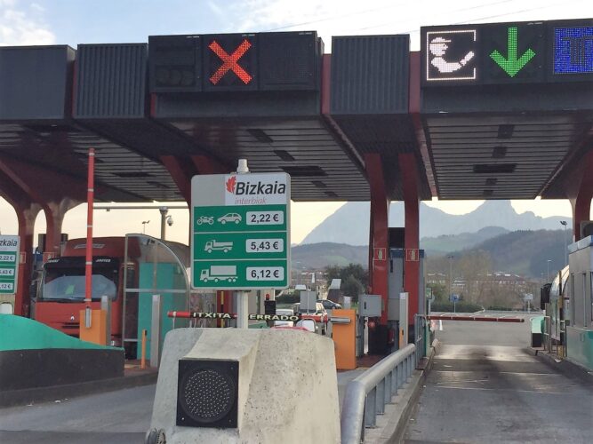 Bilbo eta Zornotza arteko AP-8ko ibilbide batek 0,02 euroko igoera izango du auto eta motorrentzat,