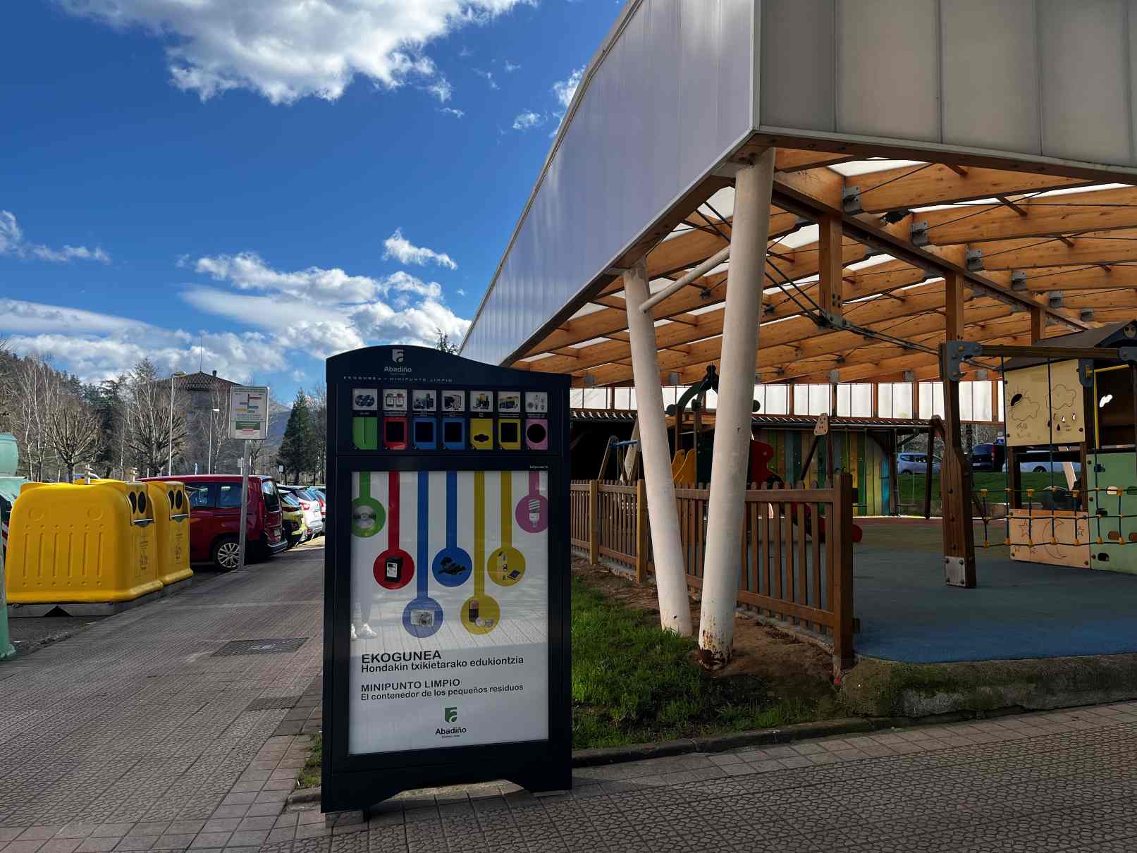 Herriko punto ezberdinetan jarri dira